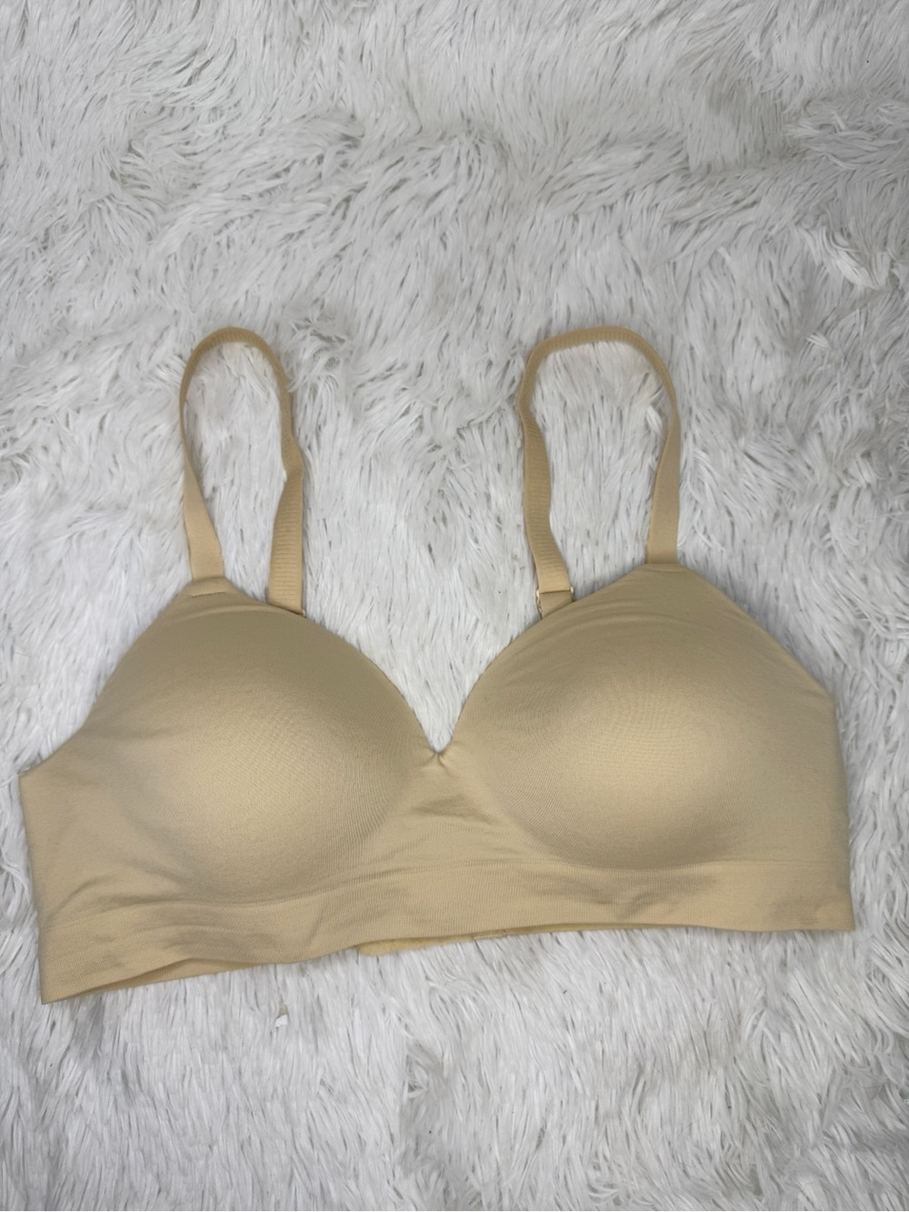 TRUEKIND / Supportive Comfort Wireless Shaping Bra in Chai cream / L